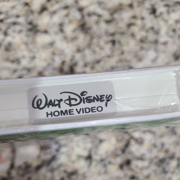 New Sealed Walt Disney Pocahontas (VHS 1996) #5741  First Time on Video Edition - Picture 4 of 8